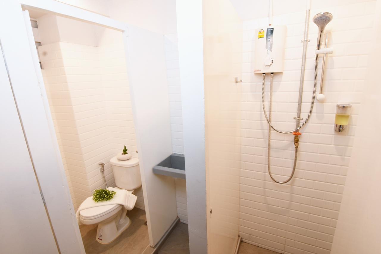 Yellow Mango Hostel Bangkok Ngoại thất bức ảnh