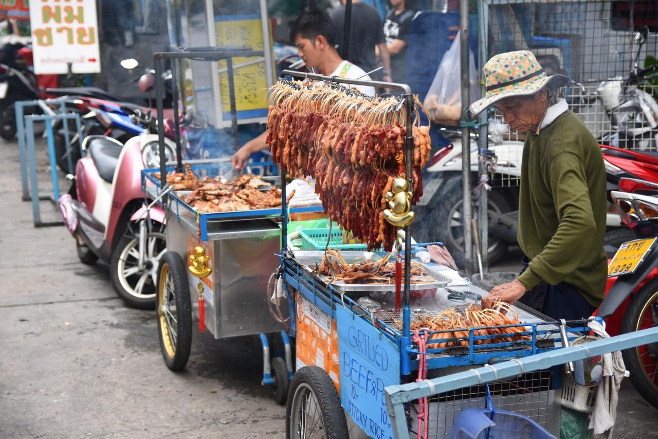 Yellow Mango Hostel Bangkok Ngoại thất bức ảnh